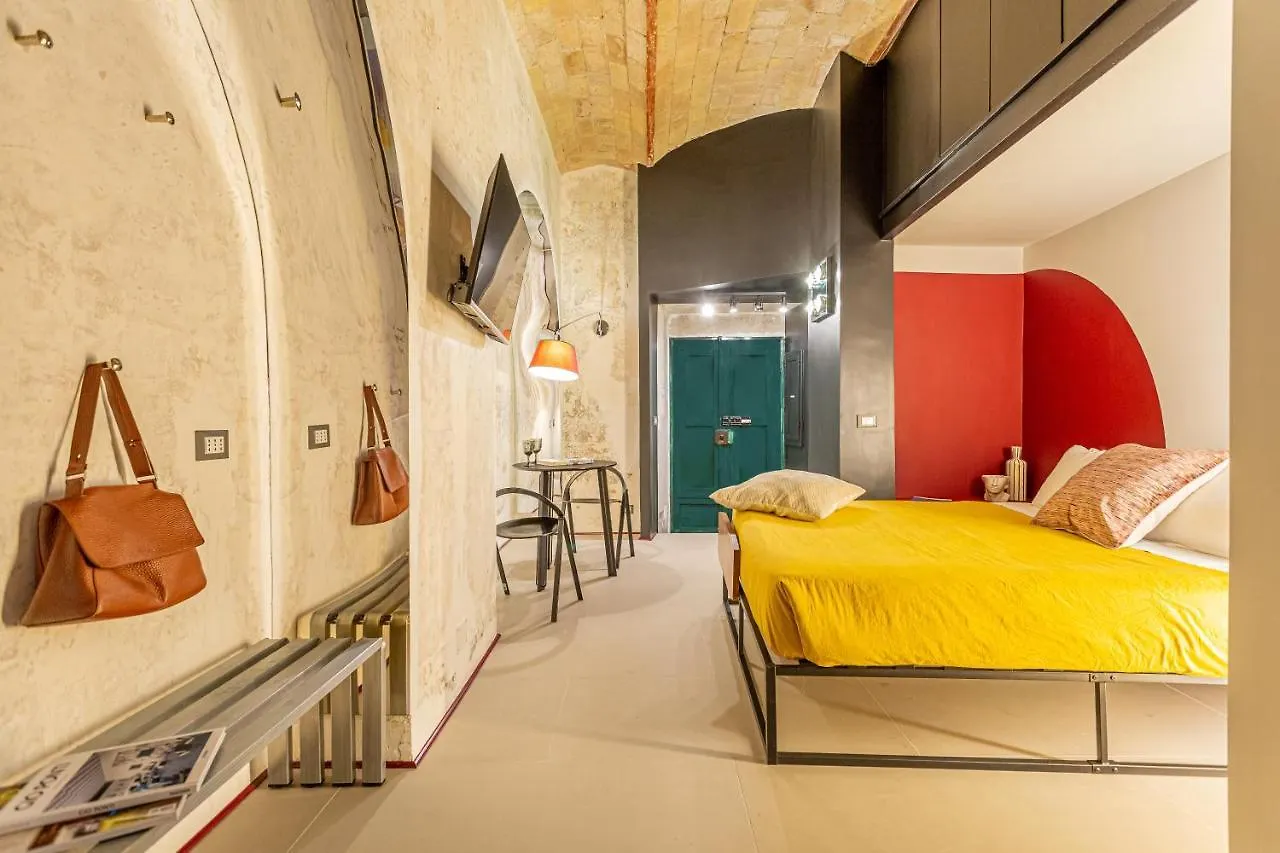 Ruins_Design Loft 150 Mt From Colosseum Апартаменты Рим